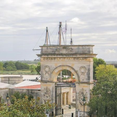 Cote Cour - Appartement En Plein Centre-Ville & Proche Des Thermes 罗什福尔 外观 照片