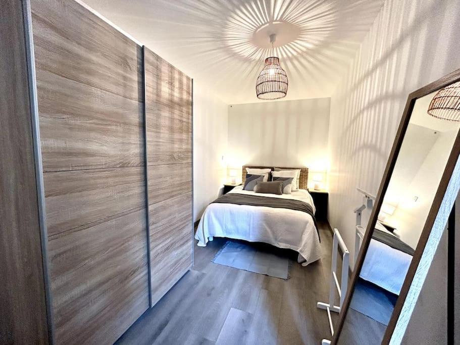 Cote Cour - Appartement En Plein Centre-Ville & Proche Des Thermes 罗什福尔 外观 照片
