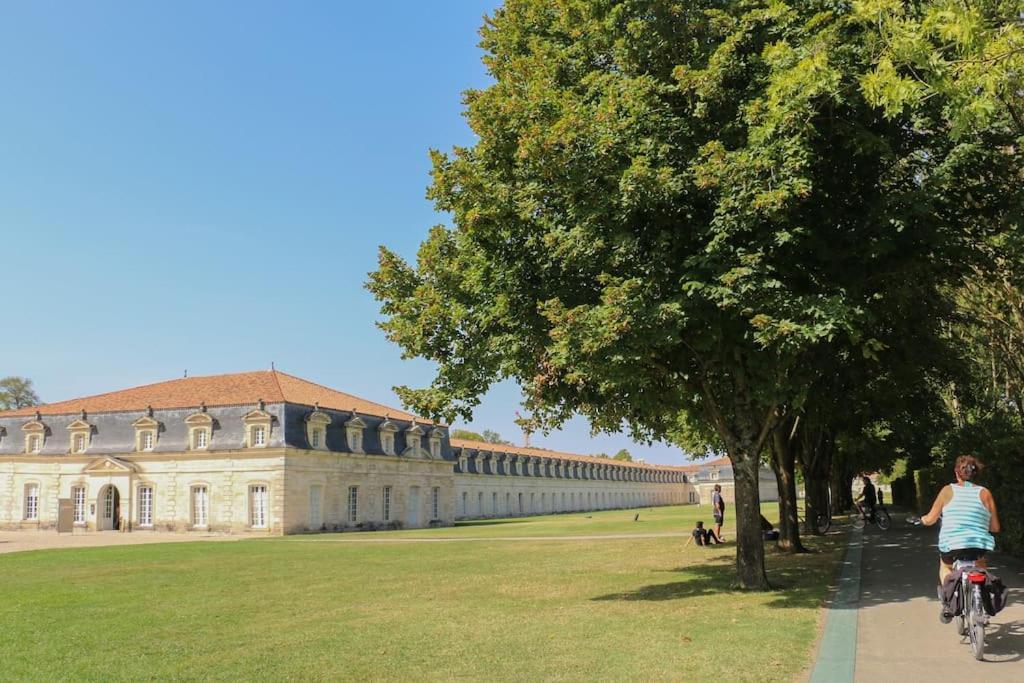 Cote Cour - Appartement En Plein Centre-Ville & Proche Des Thermes 罗什福尔 外观 照片