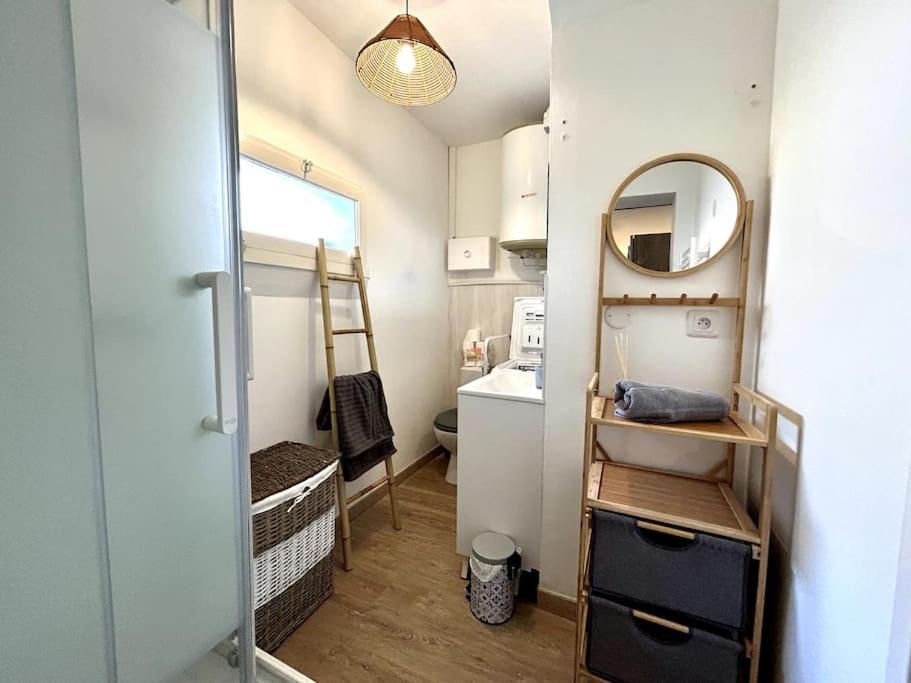 Cote Cour - Appartement En Plein Centre-Ville & Proche Des Thermes 罗什福尔 外观 照片