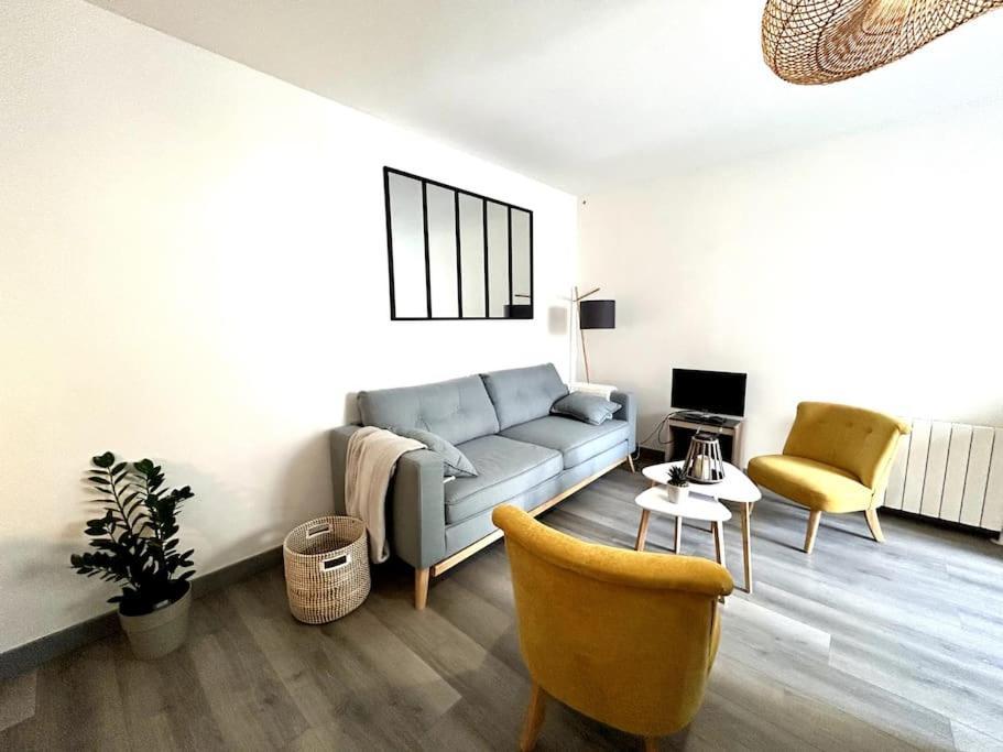 Cote Cour - Appartement En Plein Centre-Ville & Proche Des Thermes 罗什福尔 外观 照片