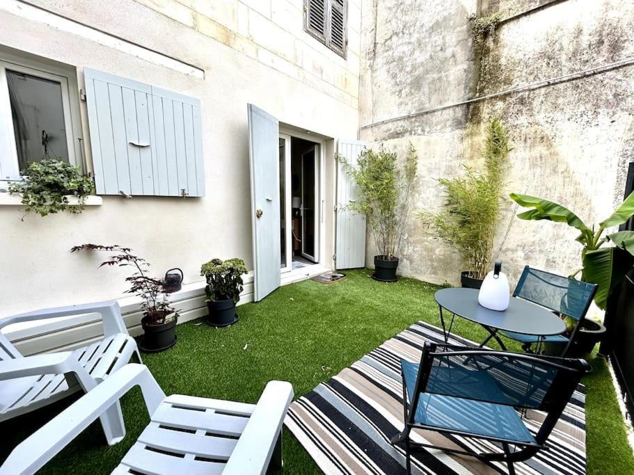 Cote Cour - Appartement En Plein Centre-Ville & Proche Des Thermes 罗什福尔 外观 照片